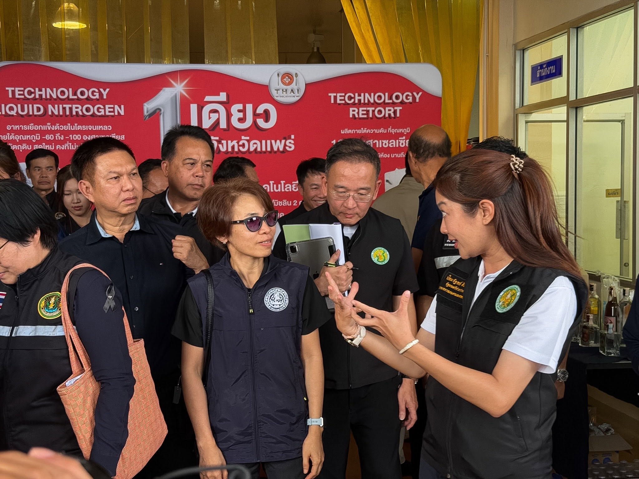 title - รองเลขาธิการ ส.ป.ก. ร่วมติดตามรัฐมนตรีช่วยว่าการกระทรวงเกษตรและสหกรณ์ (นางสาวปิยะรัฐชย์ ติยะไพรัช) ลงพื้นที่ตรวจราชการใน จังหวัดแพร่